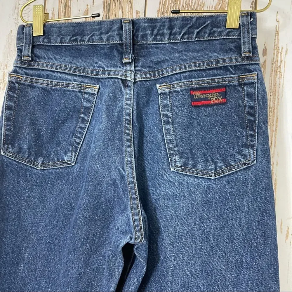 Wrangler 20X. Size 16 Reg. Adjustable Waistband. In excellent condition!